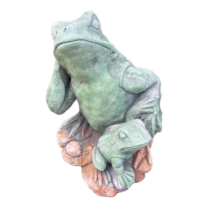 22nice4me Garden Statues hand-painted concrete frog and baby garden ornament on a rock bed, Australian made