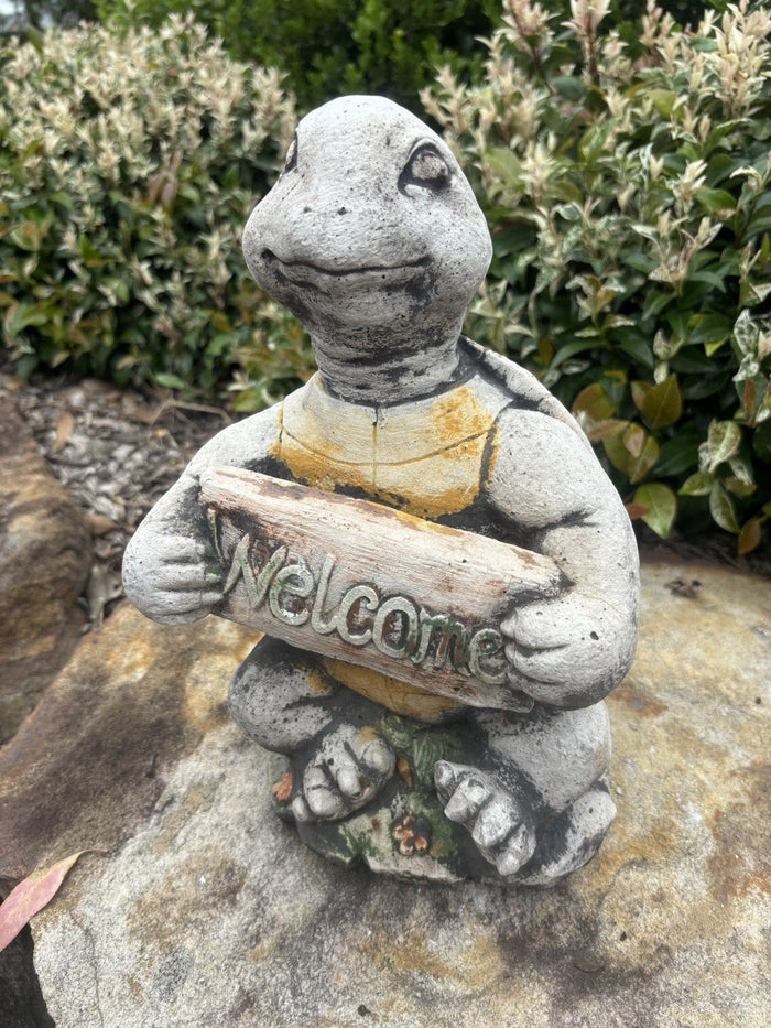 22nice4me Garden Statues concrete turtle ornament holding a Welcome sign with a hand-painted matt finish