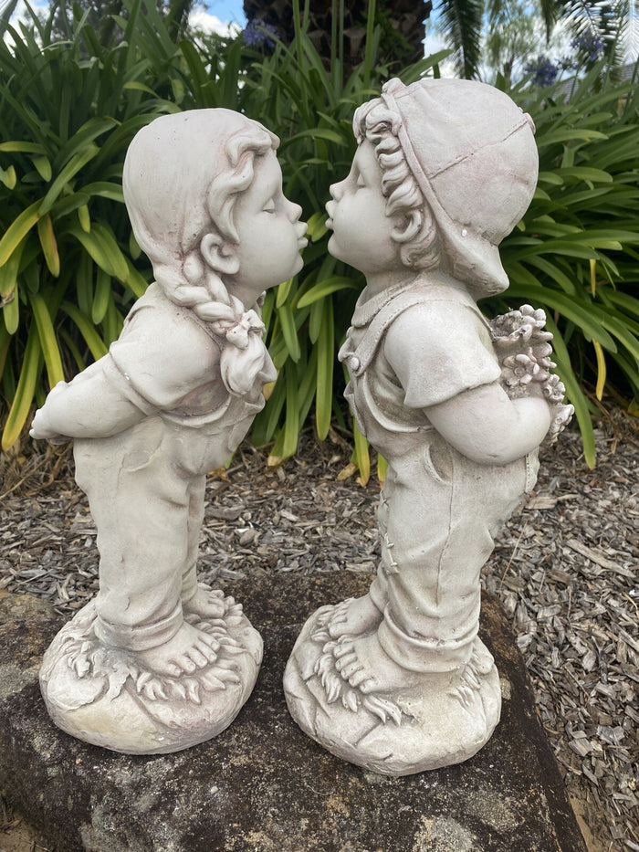 Boy And Girl First Kiss Garden Statue Figurine Sculpture Ornament Children 50 cm