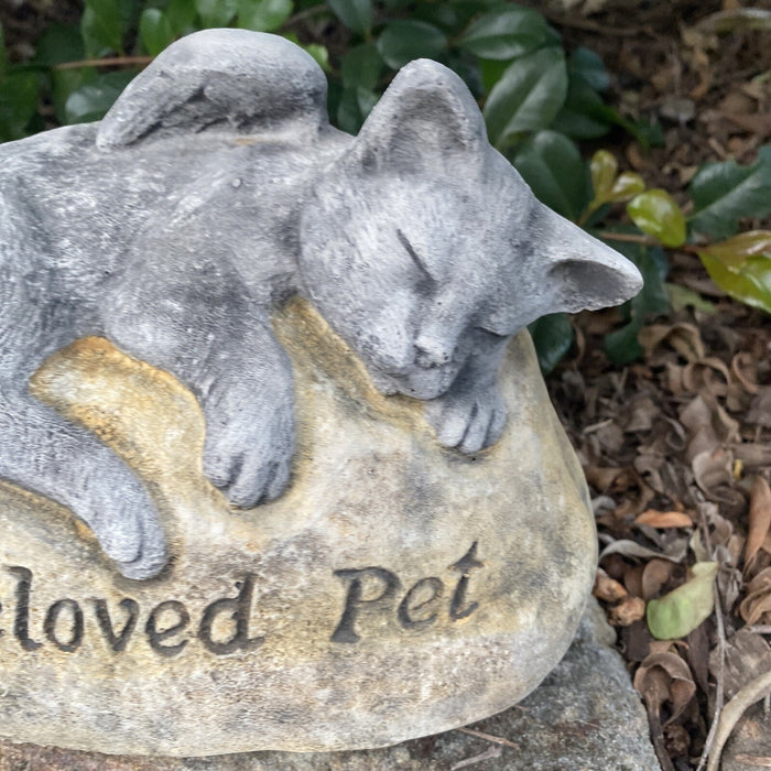 22nice4me Garden Statues concrete cat memorial with wings resting on a rock engraved with Loved Pet