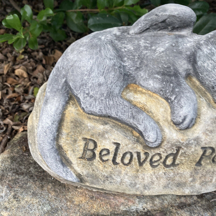22nice4me Garden Statues concrete cat memorial ornament with wings resting on a rock in a garden setting