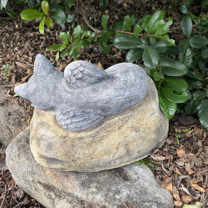 22nice4me Garden Statues hand-painted concrete cat memorial ornament with wings resting on a rock in a garden setting