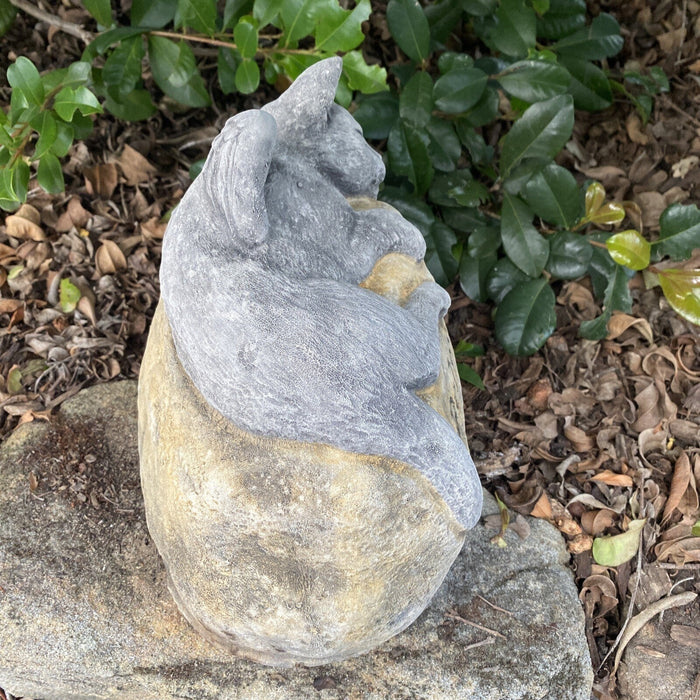 22nice4me Garden Statues hand-painted concrete memorial cat statue with wings resting on a rock in a garden setting
