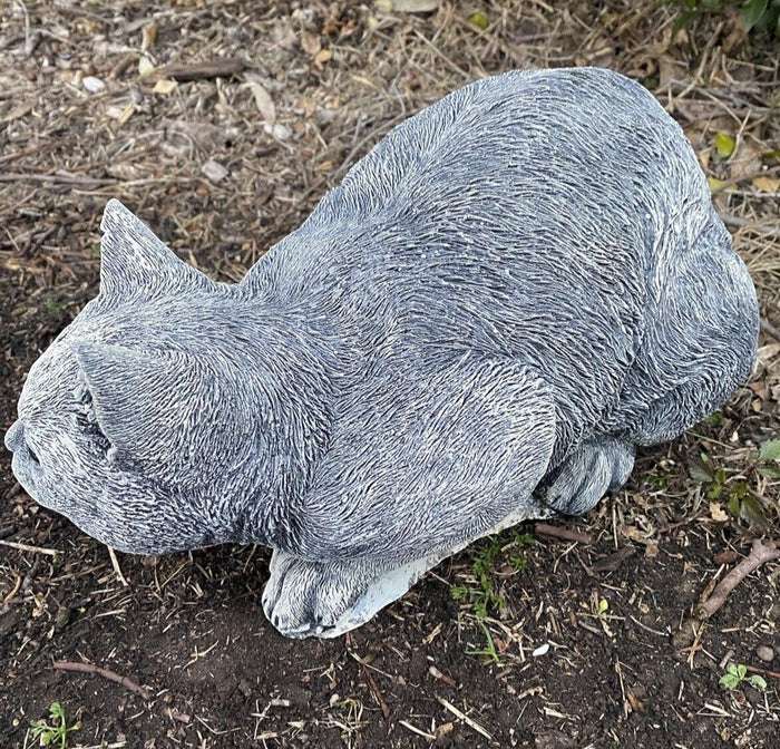22nice4me Garden Statues grey concrete crouching tabby cat memorial ornament with a realistic hand-painted finish