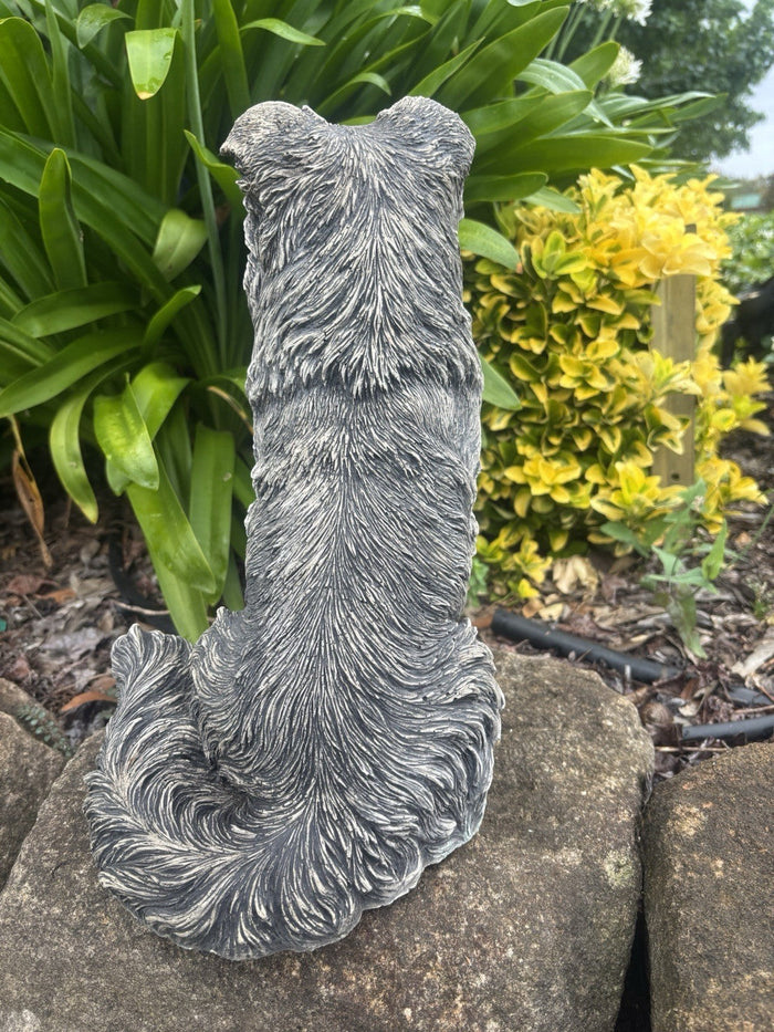 22nice4me Garden Statues sitting Border Collie dog ornament in grey poly resin with detailed fur texture