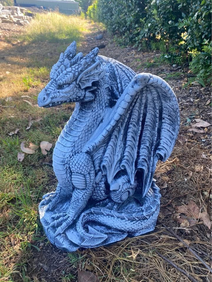 22nice4me Garden Statues concrete dragon garden ornament with detailed scales and wings in a grassy outdoor setting.