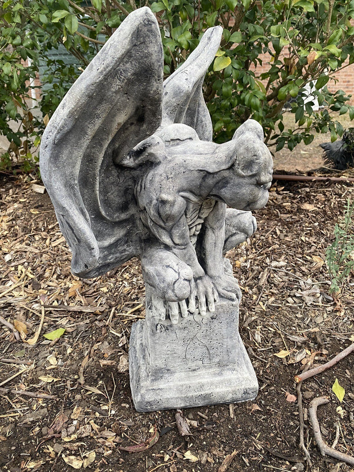 22nice4me Garden Statues concrete gargoyle figurine on a pedestal with an antique rustic finish for outdoor decor