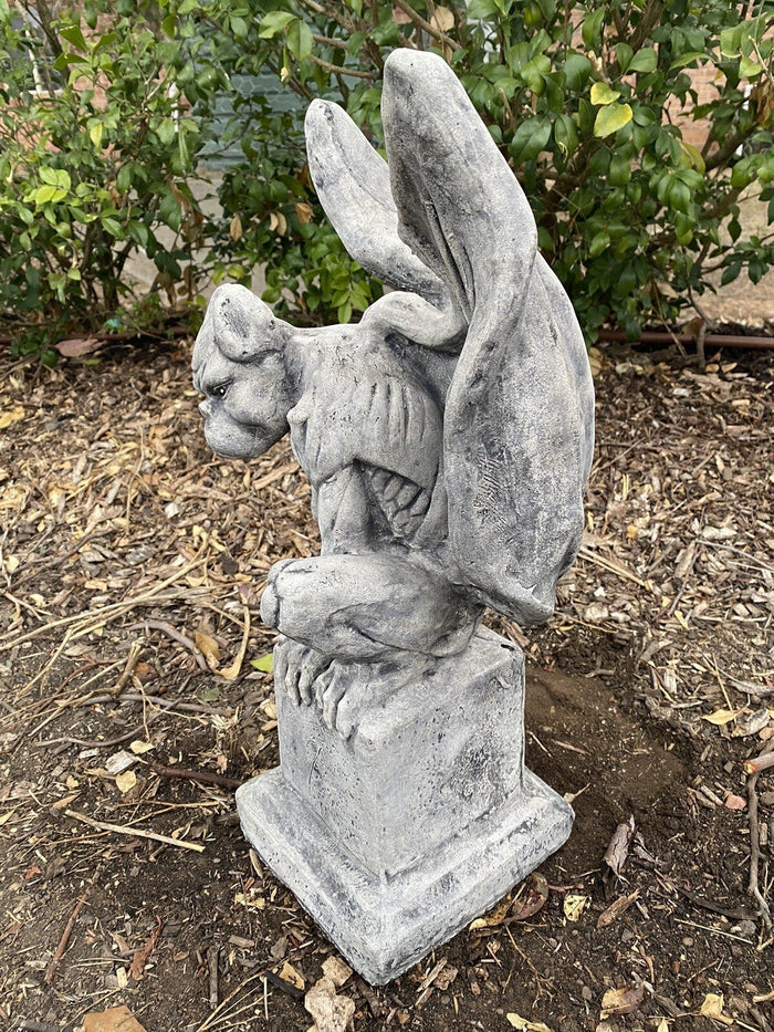 22nice4me Garden Statues white concrete gargoyle figurine on a pedestal with an antique rustic finish in a garden
