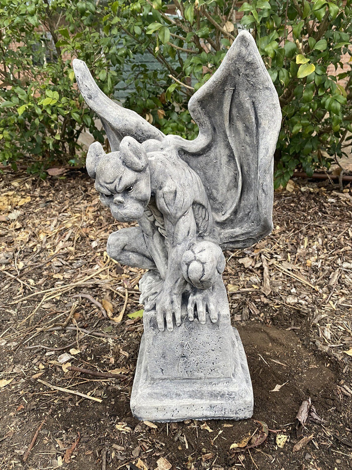 22nice4me Garden Statues white concrete gargoyle figurine on a pedestal with an antique rustic finish in a garden