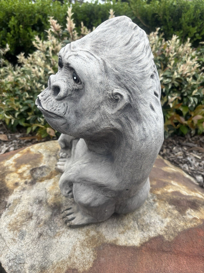 22nice4me Garden Statues hand-painted concrete female gorilla ornament sitting on a rock in a garden setting