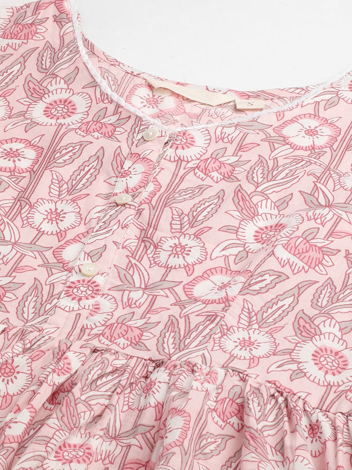 Versatile short kurti styled for casual and semi-formal outings, paired easily with leggings or jeans.