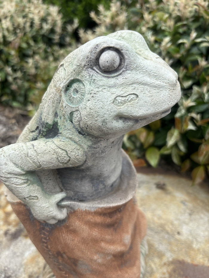22nice4me Garden Statues hand-painted concrete frog statue emerging from a textured potato sack for outdoor decor