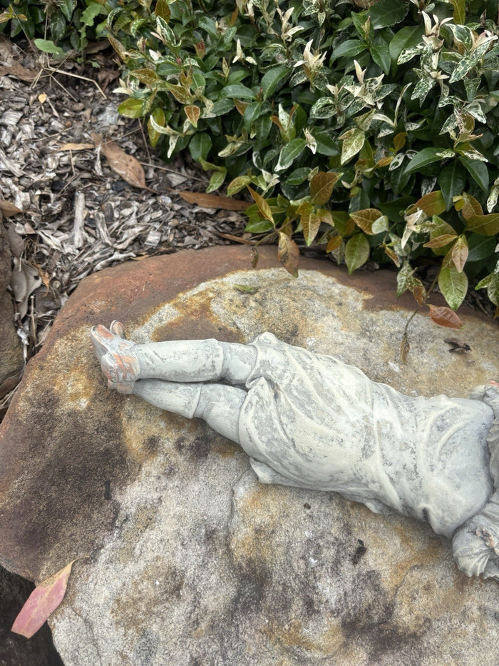 22nice4me Garden Statues concrete girl reading a book ornament resting on a natural stone in a garden setting