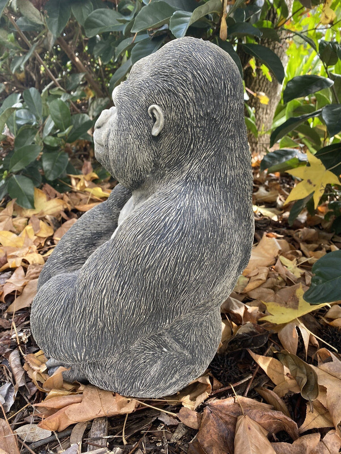 22nice4me Garden Statues gorilla ornament in grey concrete with a textured matt finish sitting in a garden setting