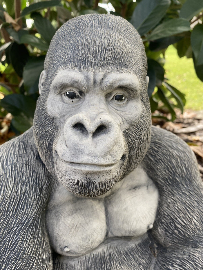22nice4me Garden Statues hand-painted concrete gorilla ornament with a realistic matt finish for outdoor decor