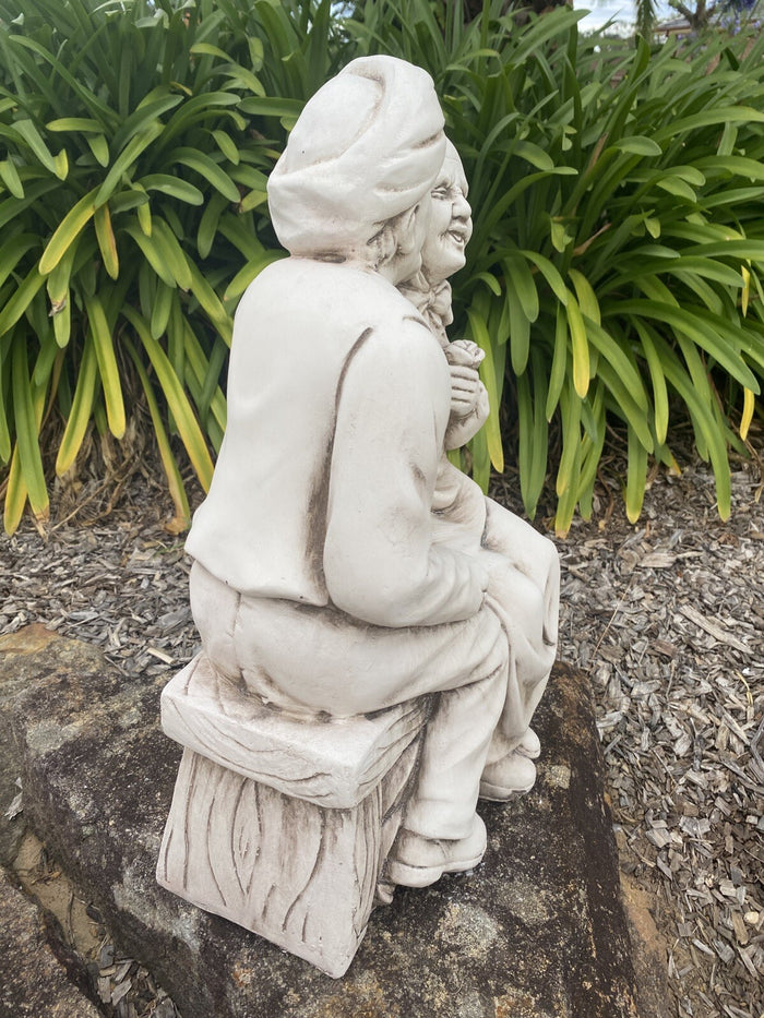 Grandpa Giving Grandma A Kiss Garden Statue Figurine Sculpture Ornament