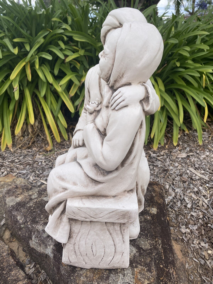Grandpa Giving Grandma A Kiss Garden Statue Figurine Sculpture Ornament