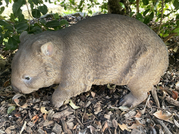 22nice4me Garden Statues hand-painted resin wombat figurine standing in a garden setting with realistic fur texture