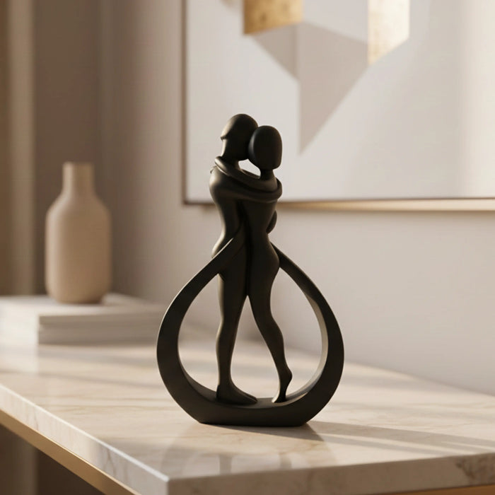 Kissing Couple Statue