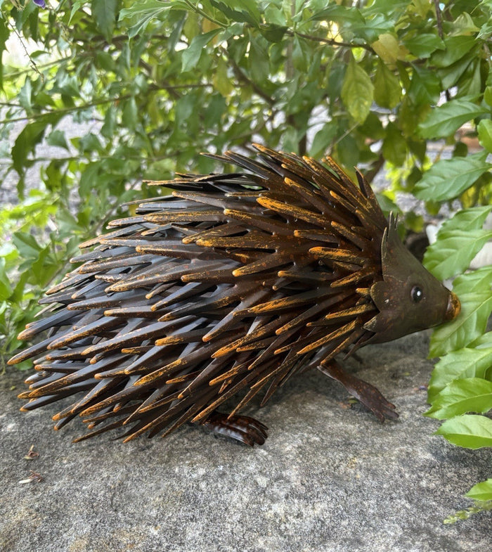 22nice4me Garden Statues handcrafted metal echidna ornament in brown with yellow highlights for outdoor decor