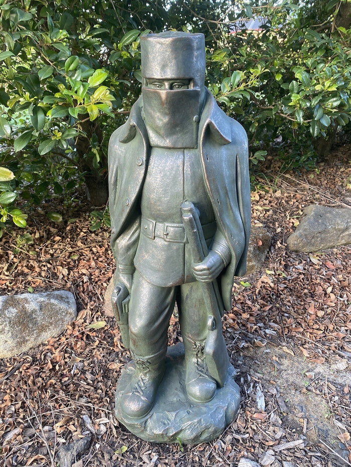 22nice4me Garden Statues 70cm rustic fiber clay Ned Kelly figurine with rifle standing in a garden setting
