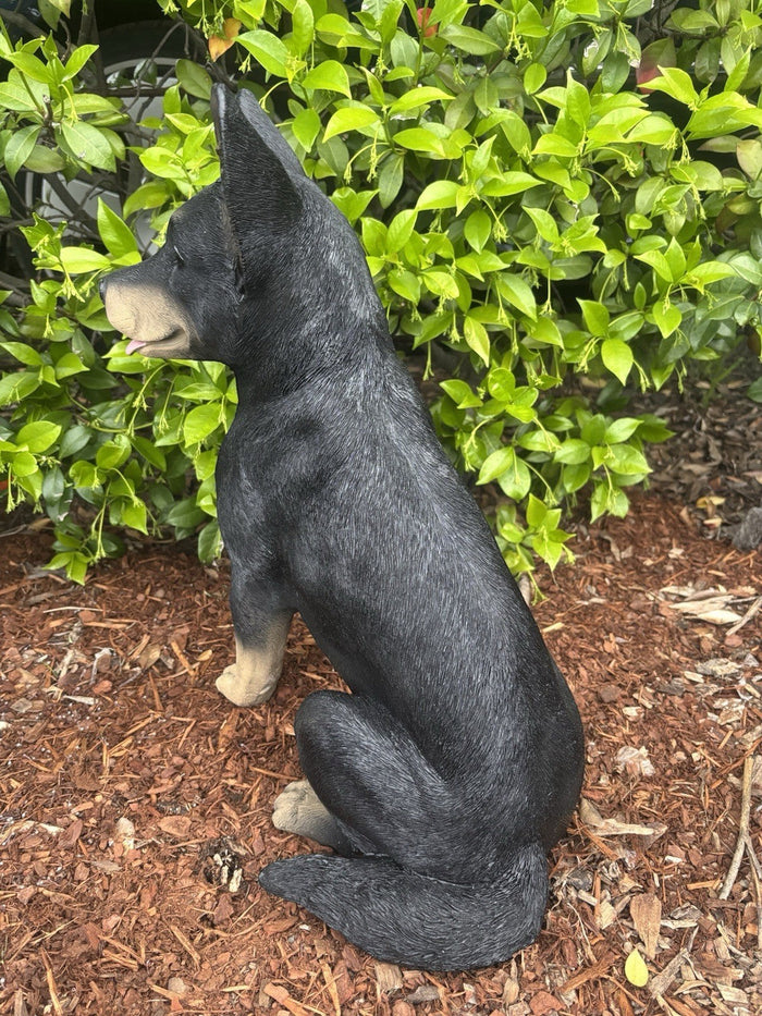 22nice4me Garden Statues hand-painted resin Kelpie dog statue sitting in a garden setting