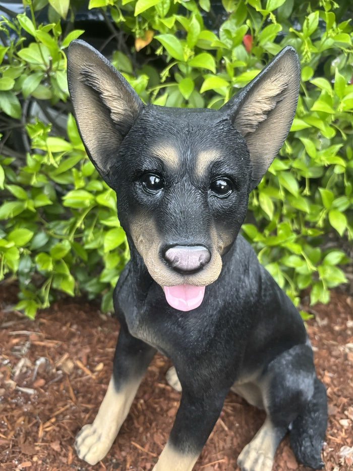 22nice4me Garden Statues hand-painted resin Kelpie dog memorial statue sitting in a garden setting