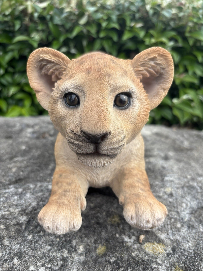22nice4me Garden Statues hand-painted resin lion cub figurine with realistic fur texture and detailed eyes