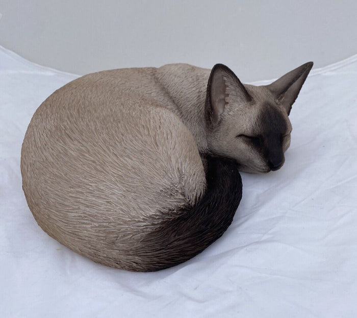 Siamese Chocolate Point Cat Kitten Garden Statue  Figurine Statue Home Decor