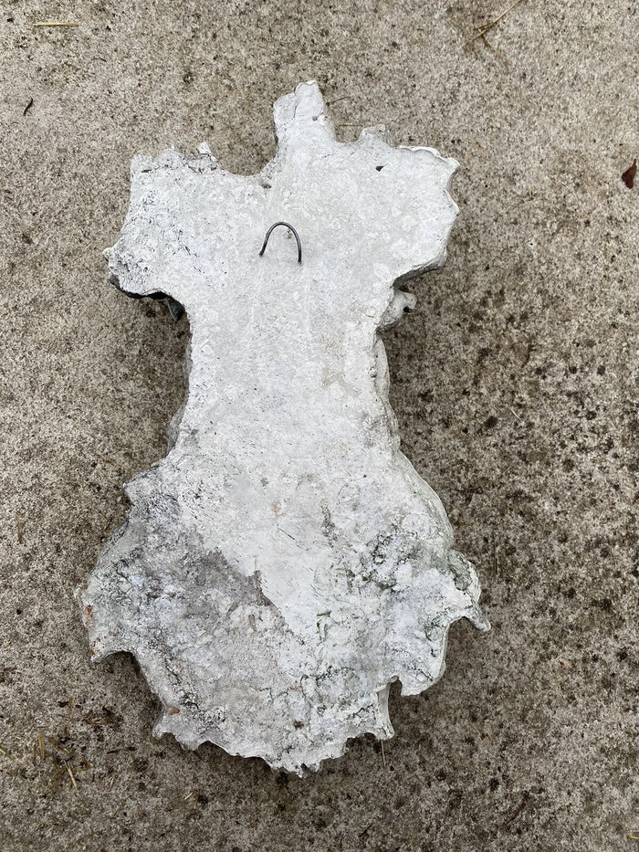 Back view of 22nice4me Garden Statues concrete tree face decoration showing the metal hanging loop