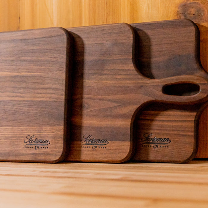 WALNUT BREAD BOARD - MEDIUM